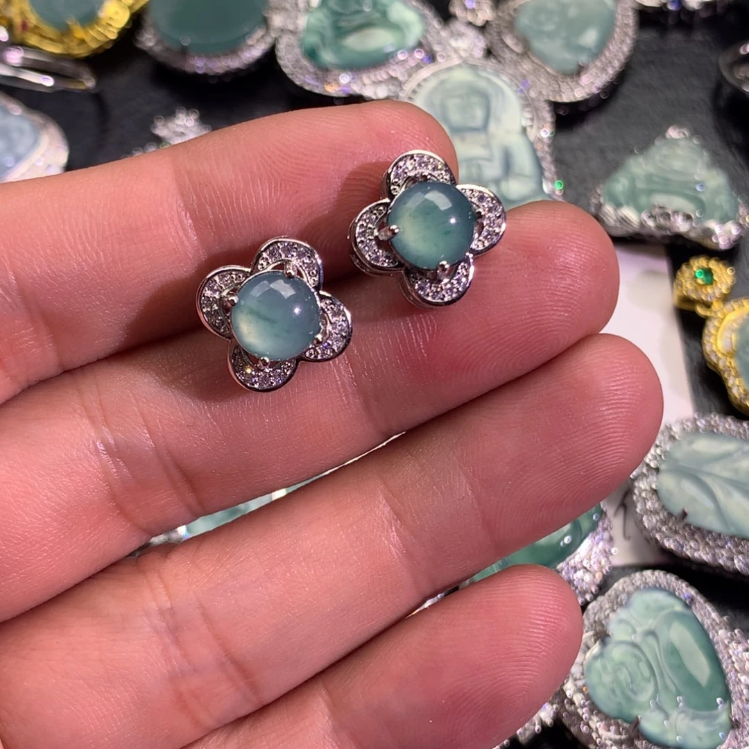 翡翠颈饰未镶嵌耳钉