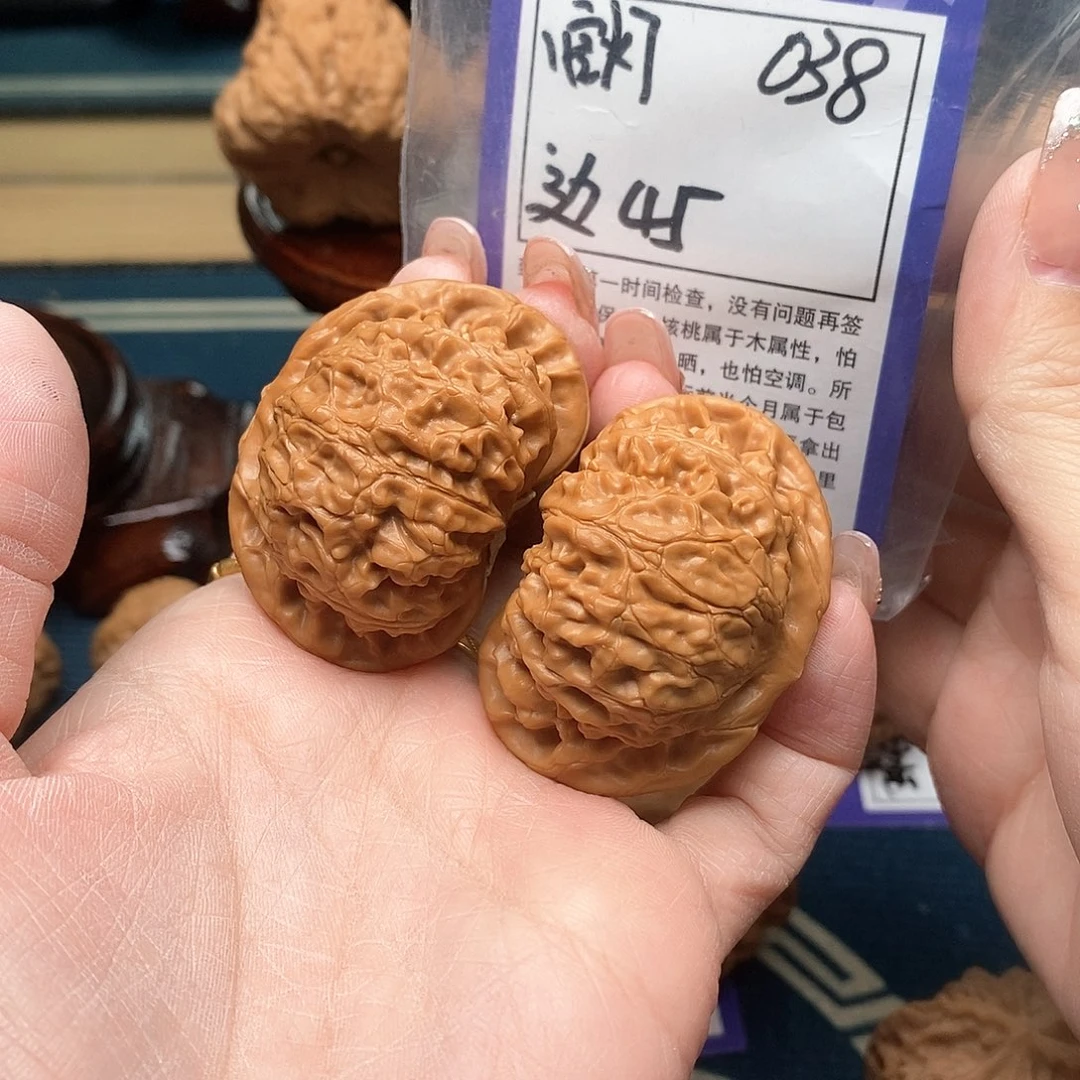文玩核桃把件宫灯