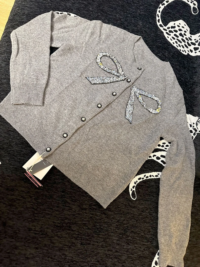 中码灰色羊毛珠片蝴蝶结圆领毛衣开衫上衣