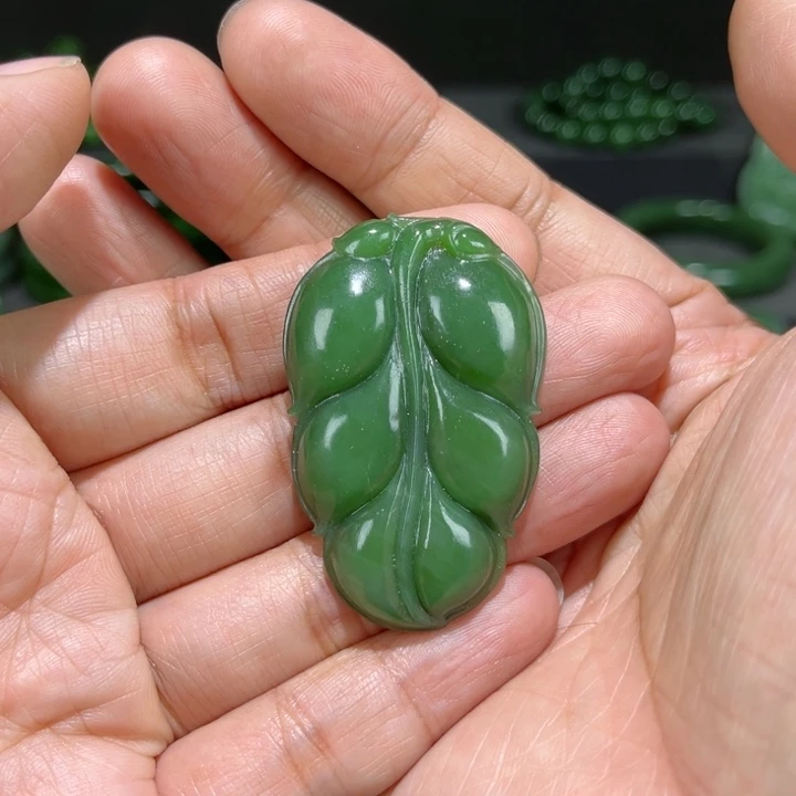 和田玉（碧玉）颈饰未镶嵌王*妞