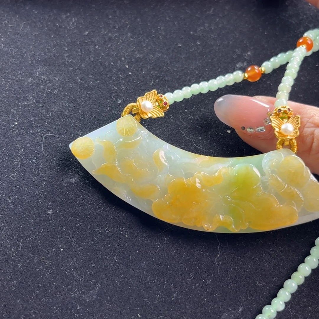 玉***曦翡翠未镶嵌颈饰冰