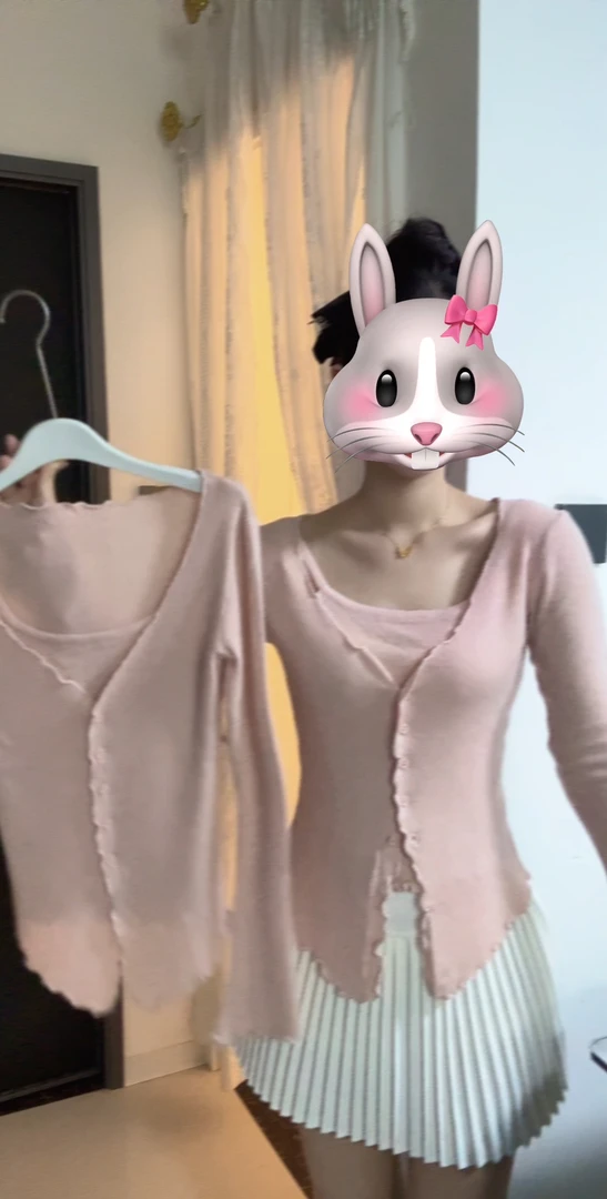 常规款长袖拼接V领针织衫气质显瘦假两件