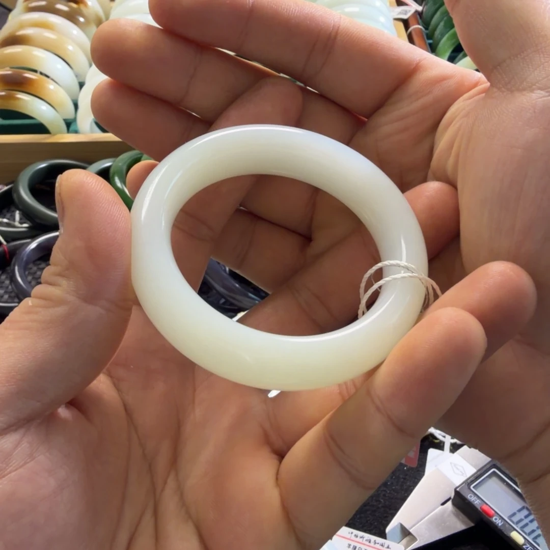 S***和田玉未镶嵌手镯