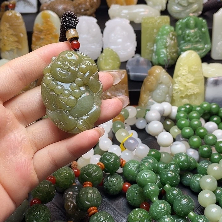 和田玉未镶嵌颈饰