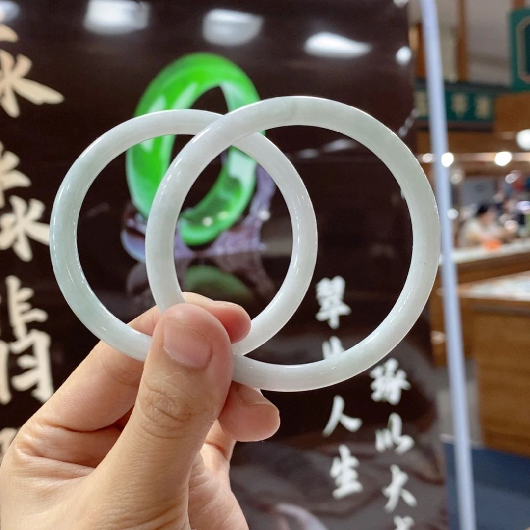 翡翠手镯未镶嵌多样性发1