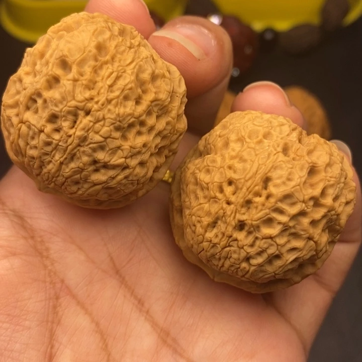 文玩核桃吊坠41尺牡丹绣球56克