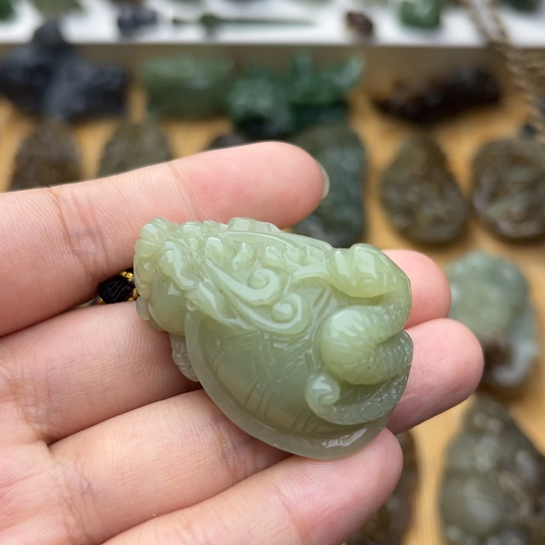 颈饰未镶嵌和田玉