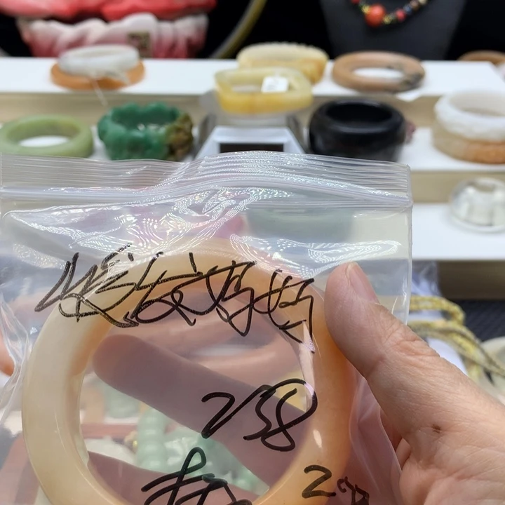 石英质玉c z z z z z z z z z未镶嵌峻**妈