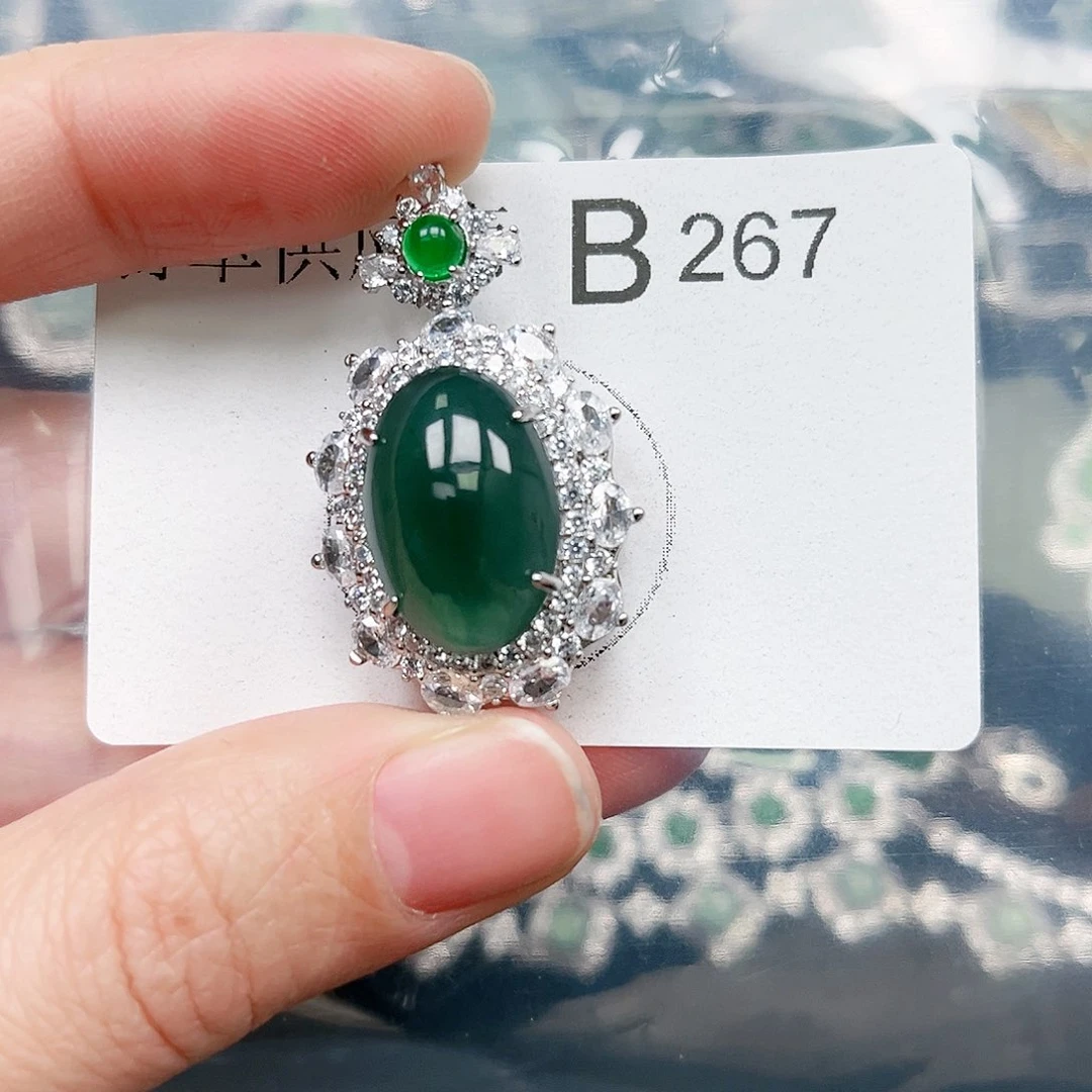 翡翠颈饰未镶嵌翡翠267