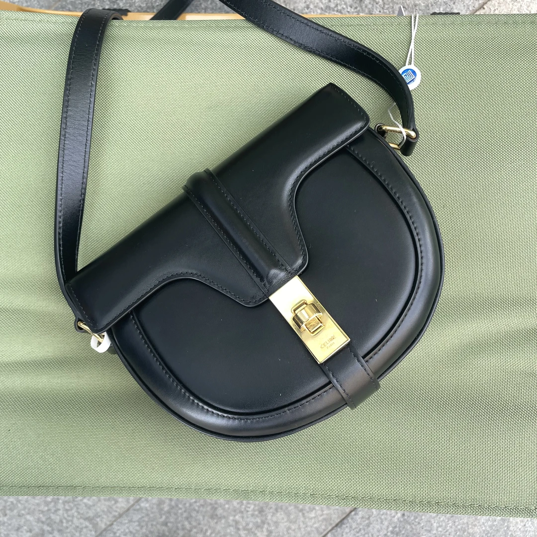 95新 Celine/思琳 赛琳16黑金马鞍包/D9511/