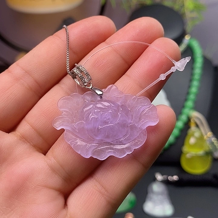 翡翠未镶嵌吊坠(赠链)