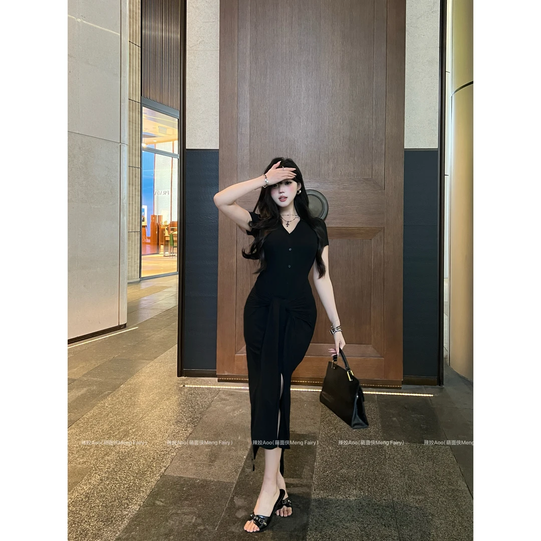 清清/萌面侠辣姣【镜头焦点】设计感绑带连衣裙女显瘦开叉长裙6076M