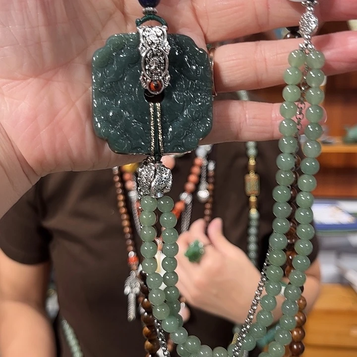 颈饰未镶嵌和田玉（糖玉）