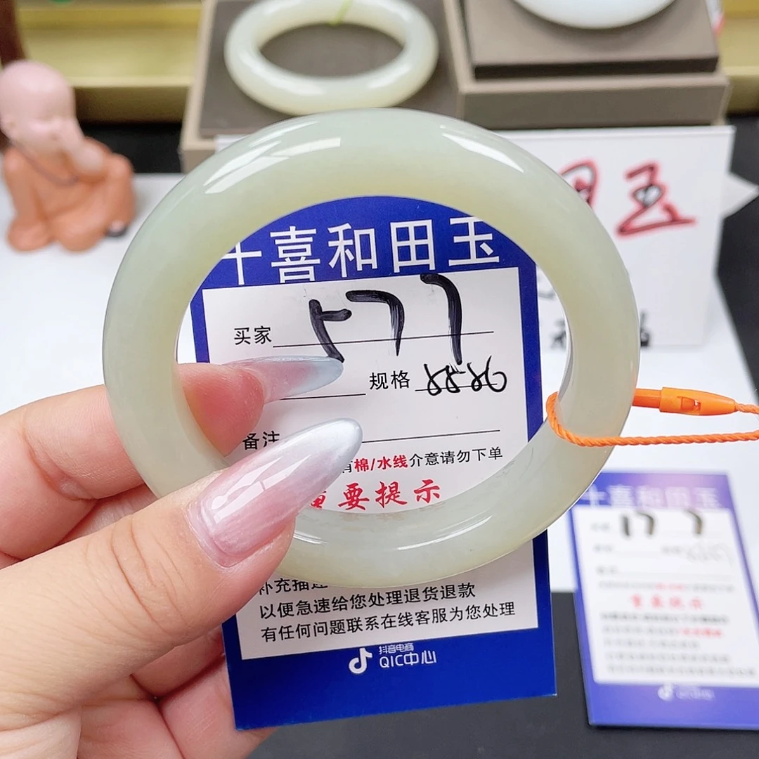 和田玉未镶嵌手镯