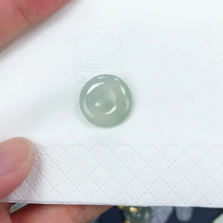 翡翠未镶嵌颈饰冰扣子