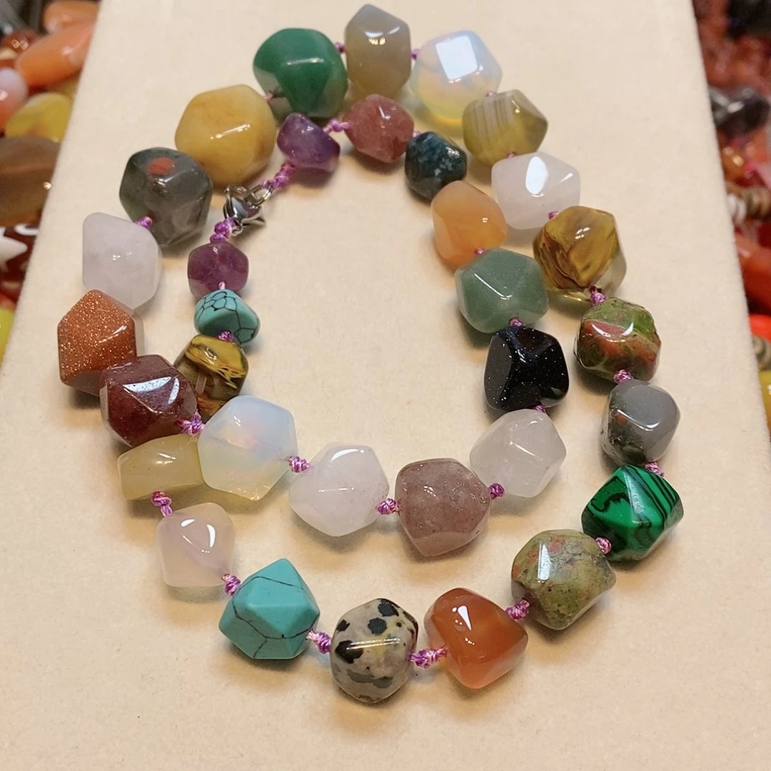 散珠玛瑙/玉髓多宝塔链一条