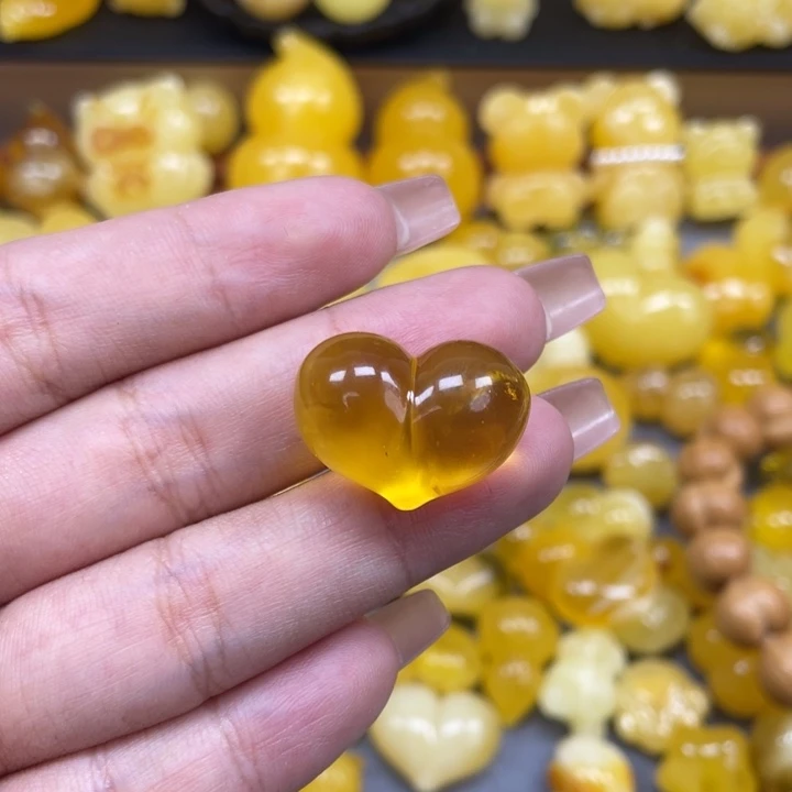 锌***琦琥珀未镶嵌珠宝奇石