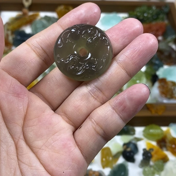 未镶嵌蛇纹石玉吊坠