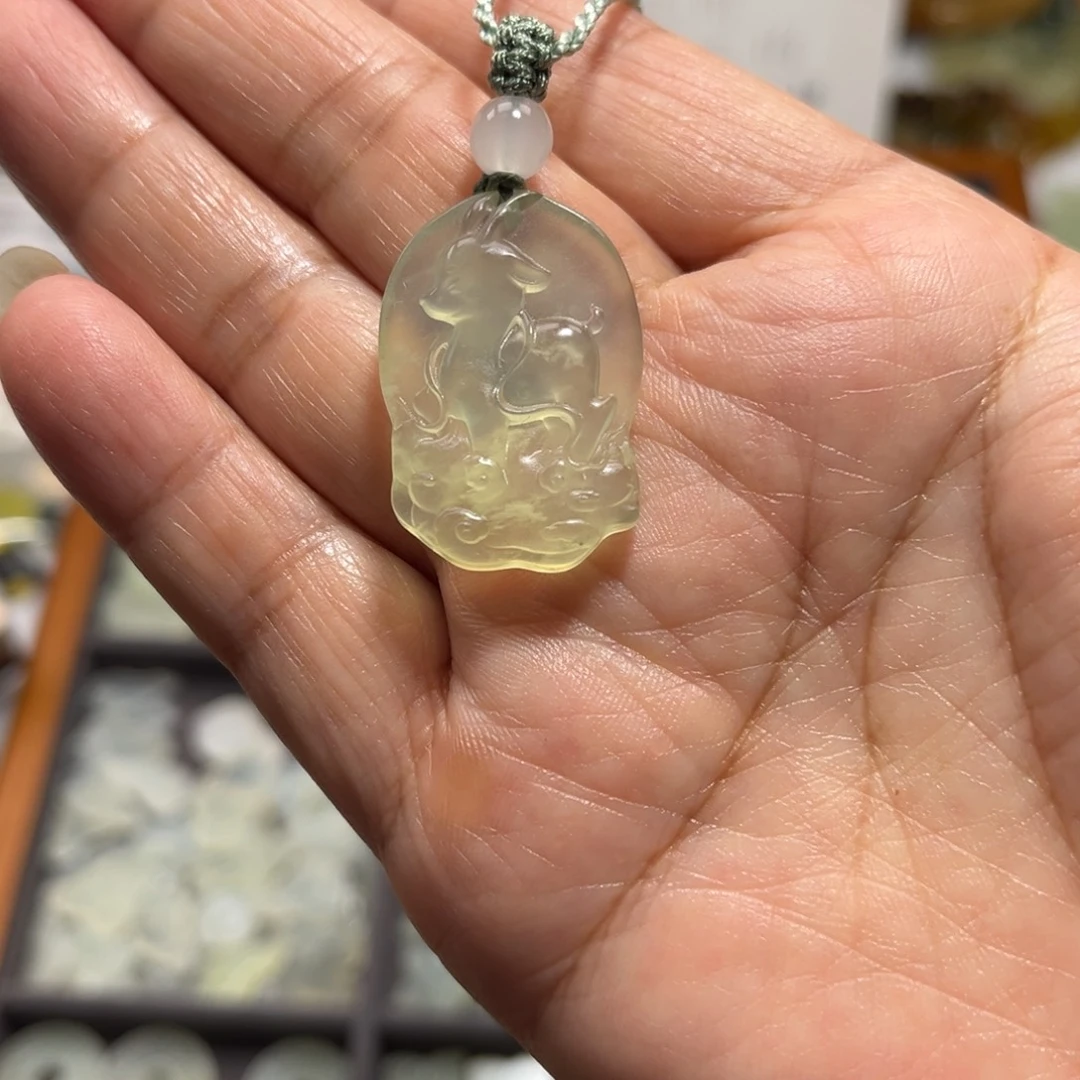 蛇纹石玉未镶嵌颈饰