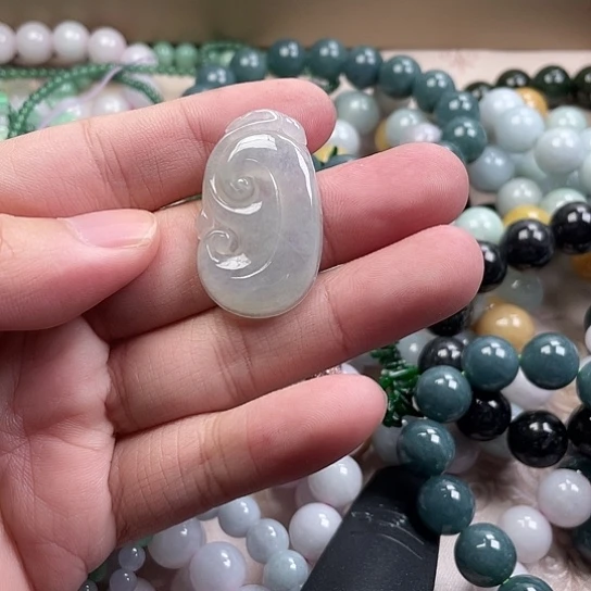 翡翠未镶嵌颈饰77