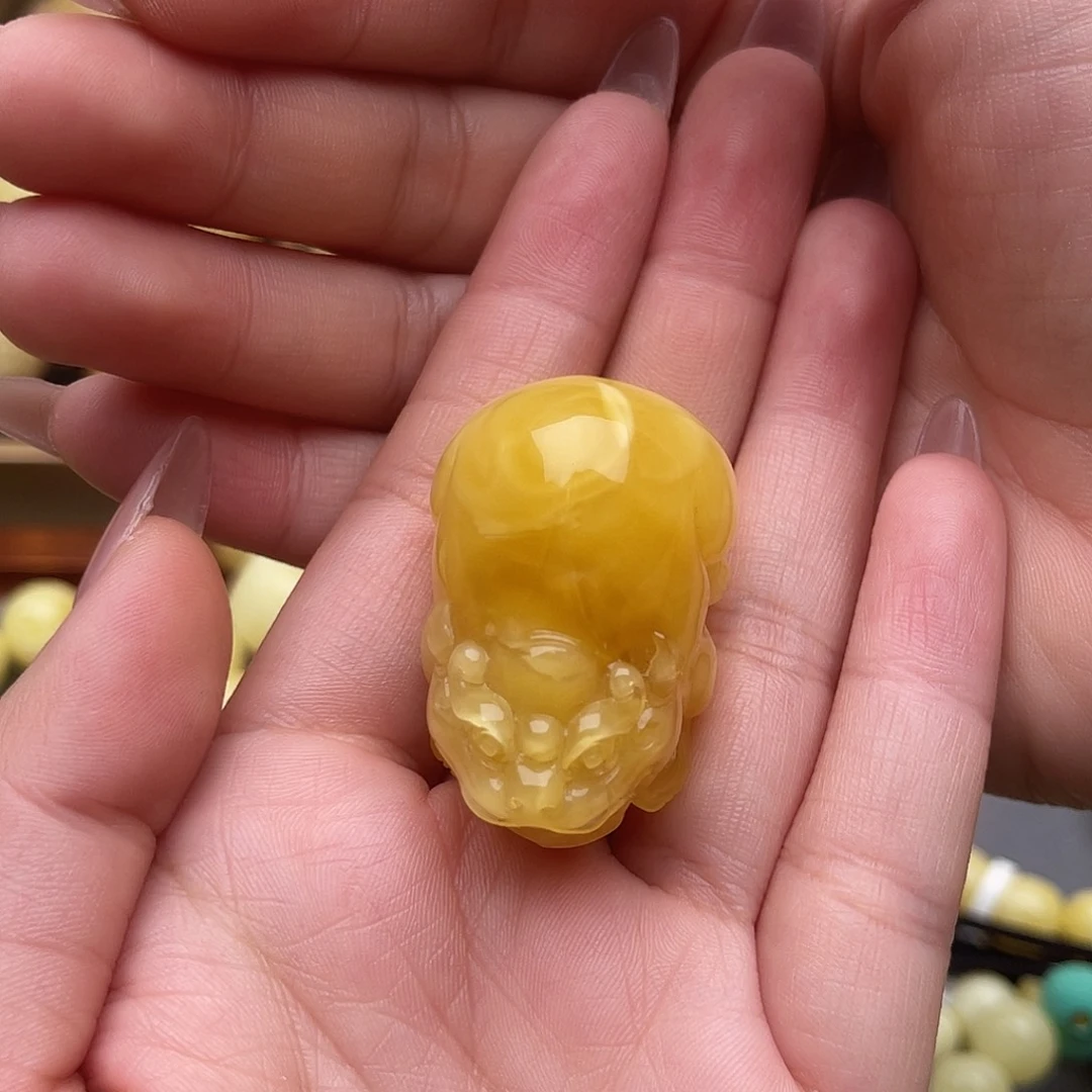 貝***加琥珀未镶嵌裸石蜜蜡貔貅梦