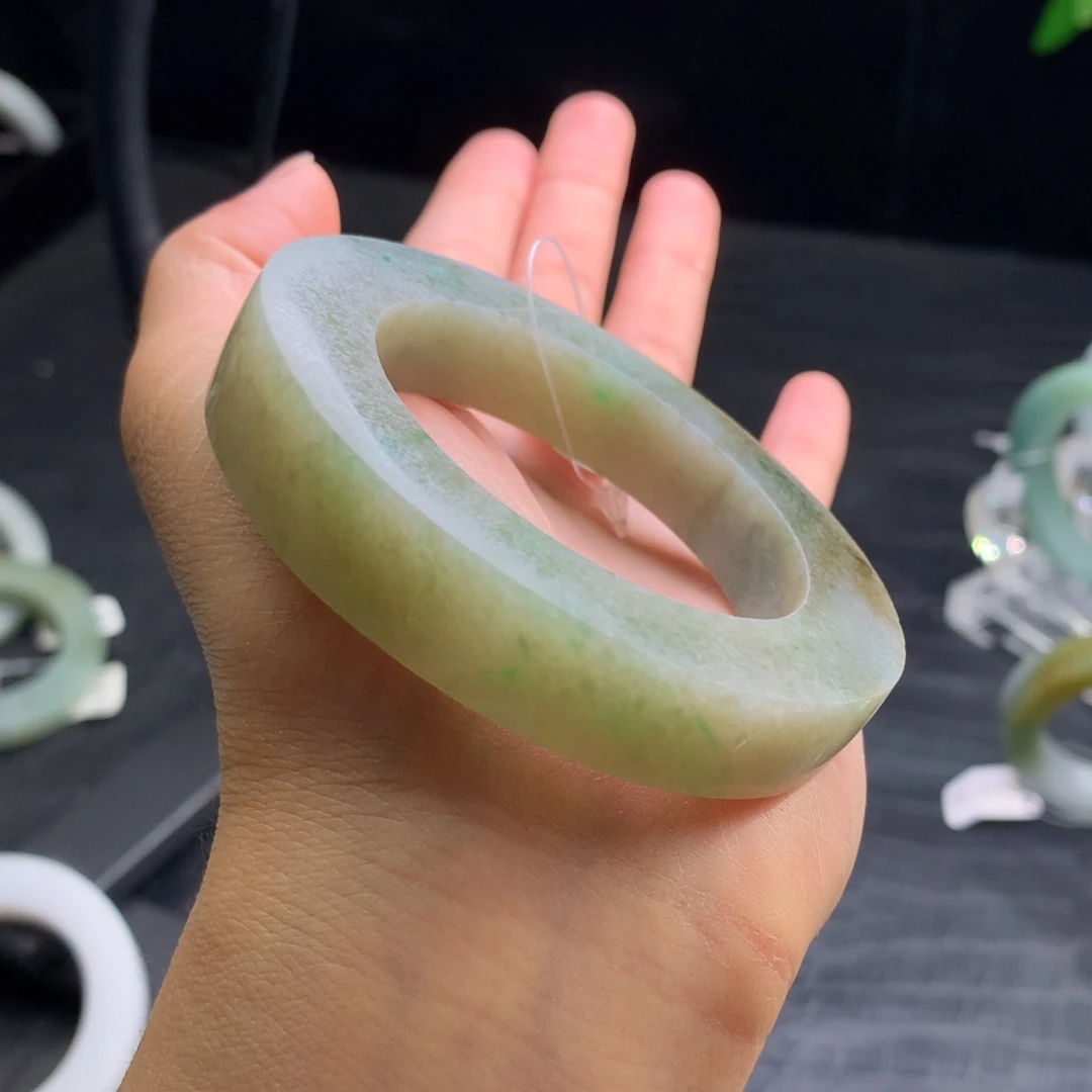 定制翡翠未镶嵌手镯