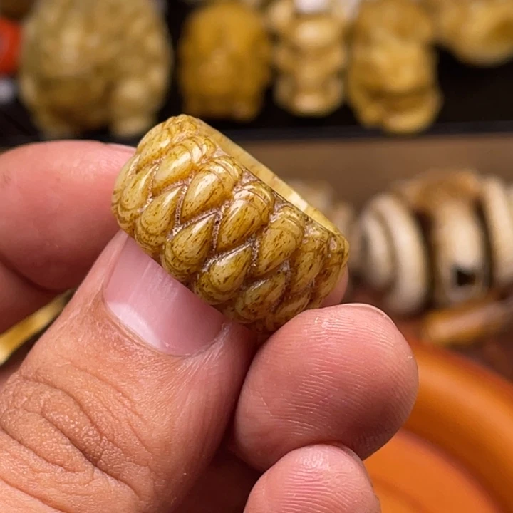 驼骨摆件人工万股