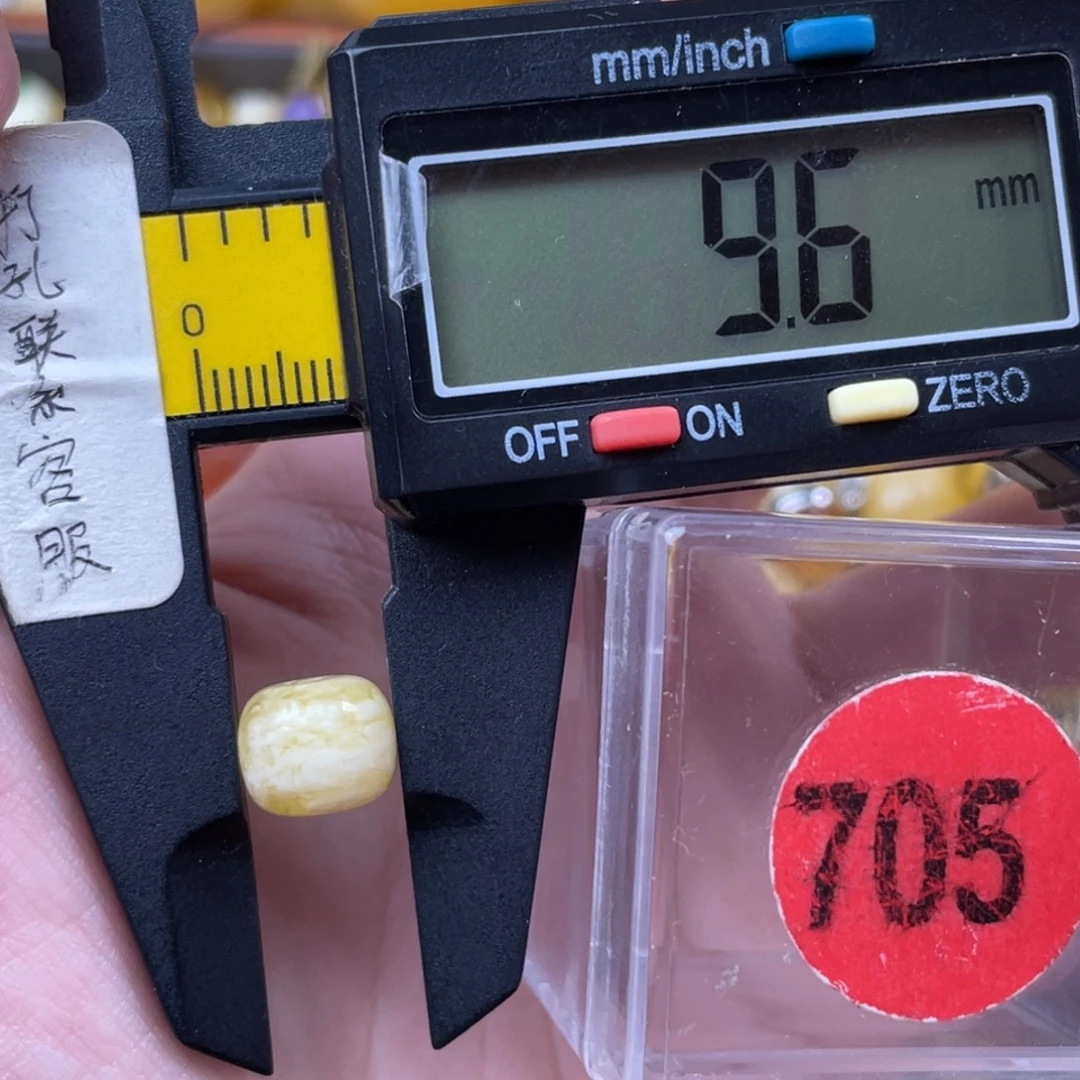 蜜蜡未镶嵌珠宝奇石