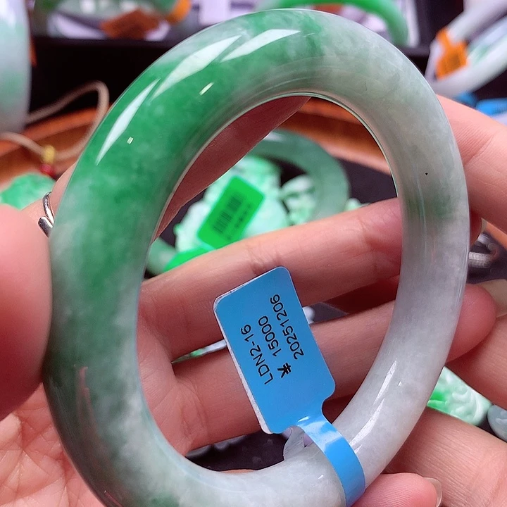 未镶嵌手镯翡翠翡翠