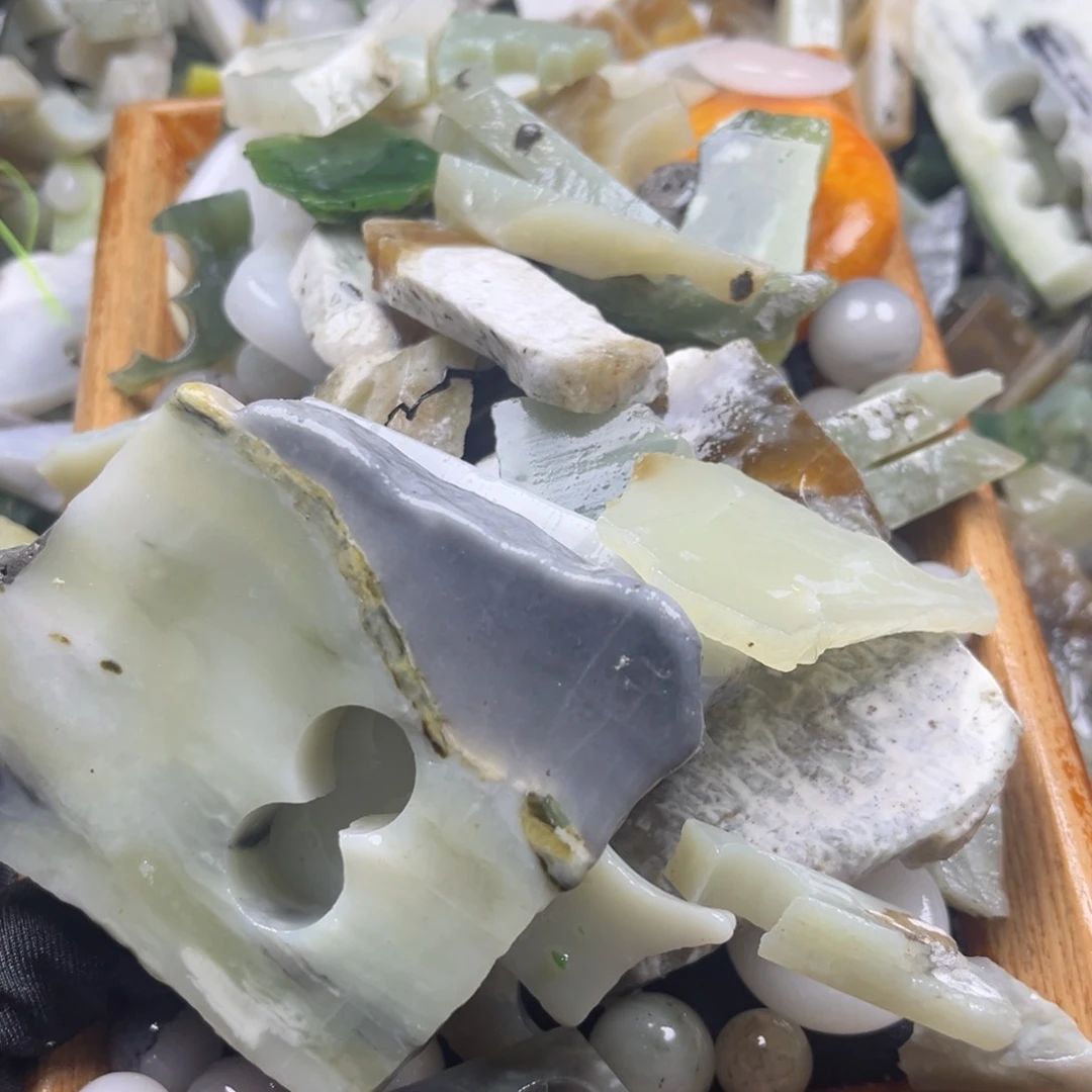 和田玉未镶嵌毛衣链奋***鸟