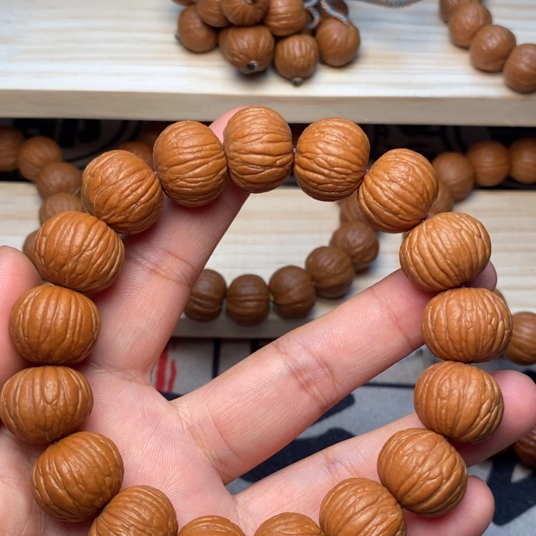 吊坠桃核土豪打底