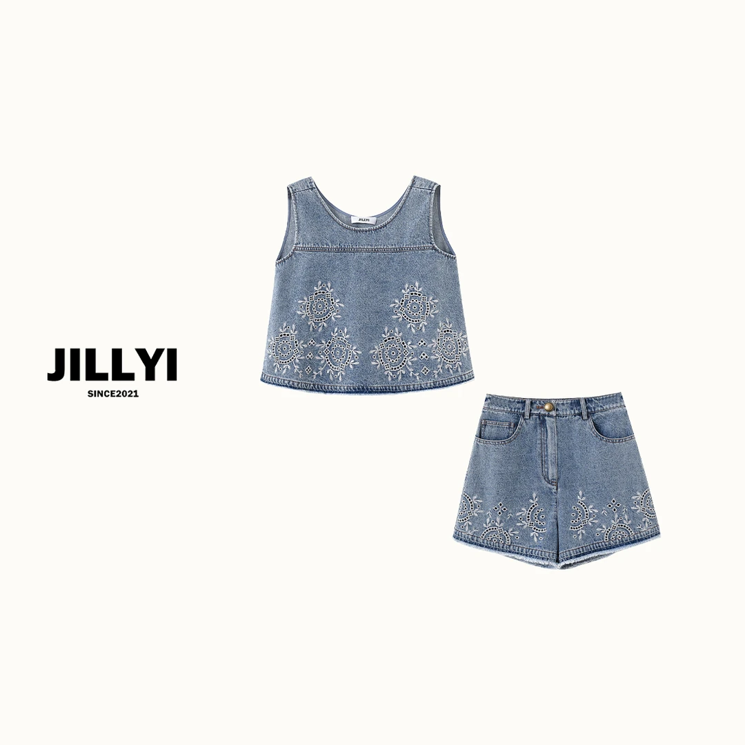 JILLYI南山店【牛仔图腾】水洗蓝圆领罗盘刺绣上衣+水洗蓝短裤时尚