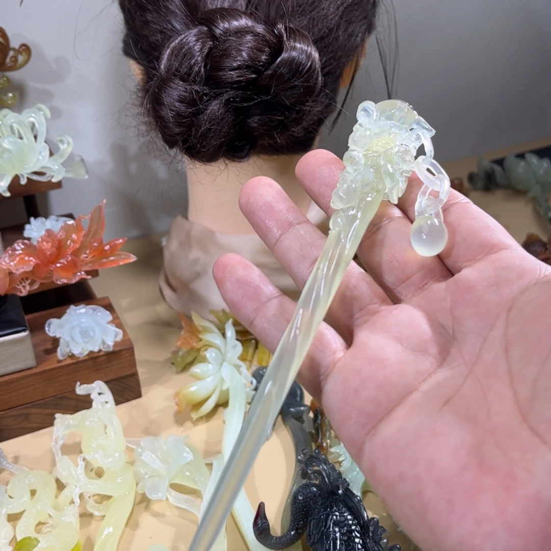 柒***。蛇纹石玉合金发簪