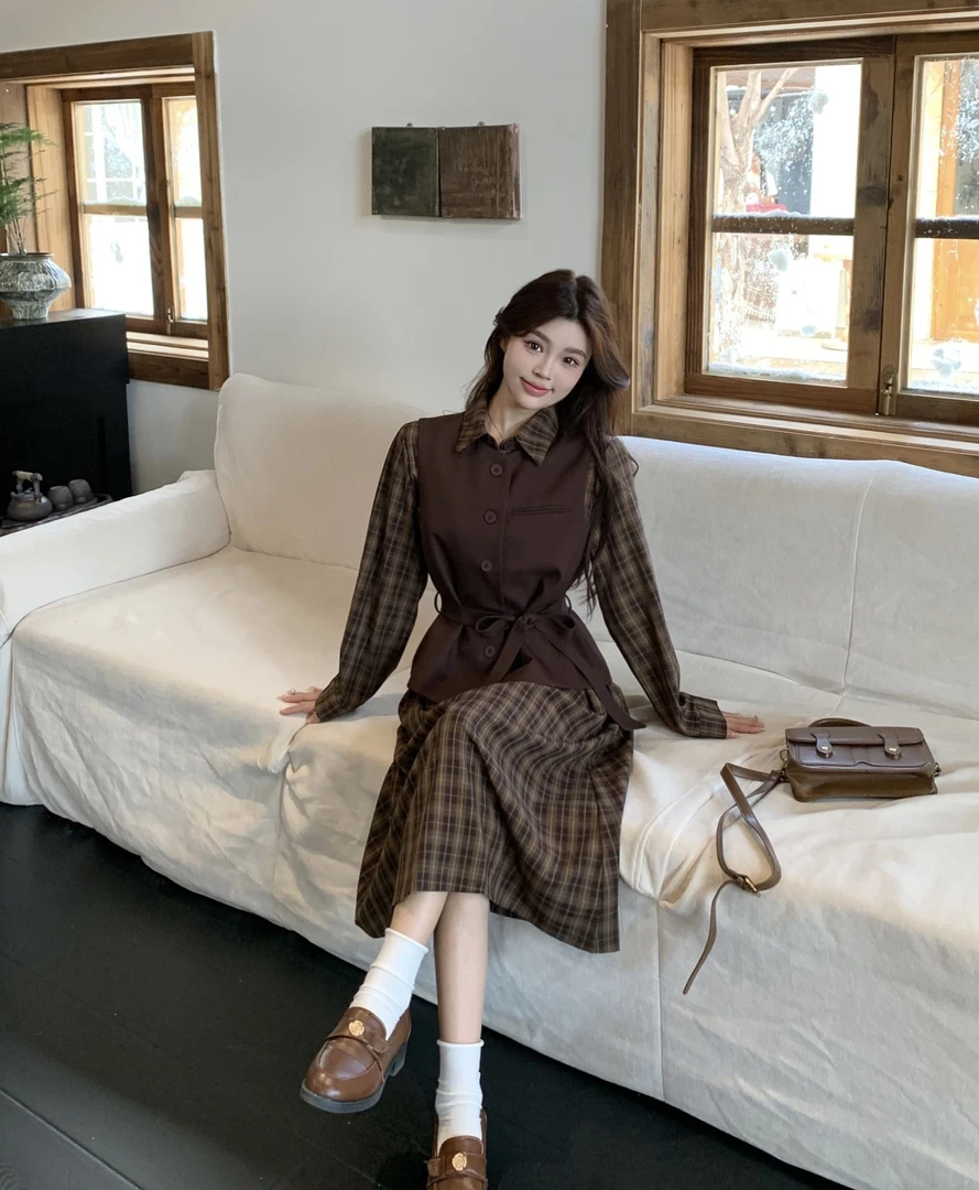 早秋穿搭新款法式显瘦美拉德色洋气时尚格子连衣裙+马甲两件穿搭