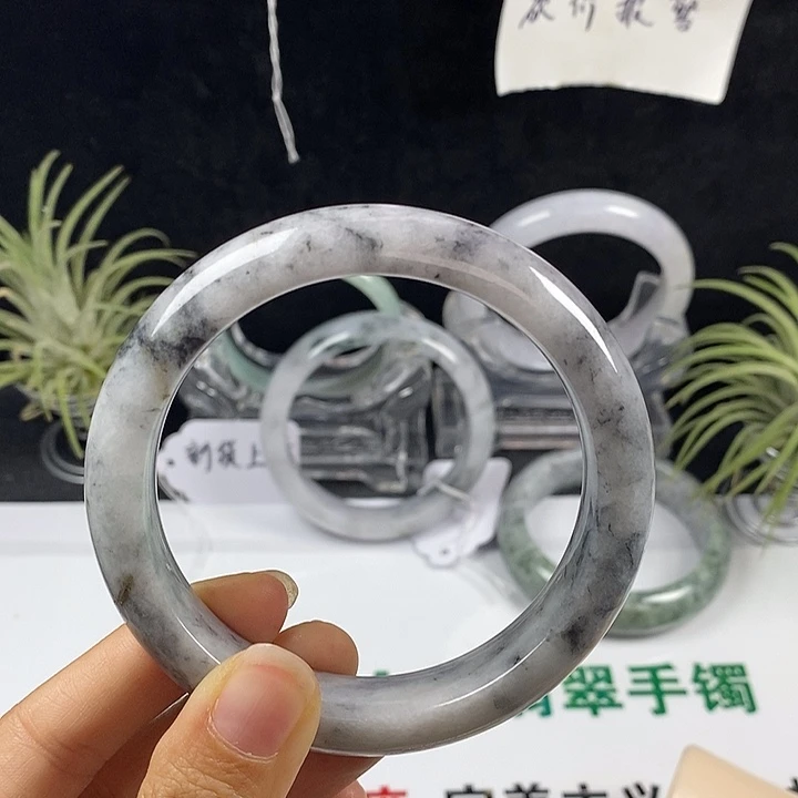 翡翠未镶嵌手镯72号。61.7圈