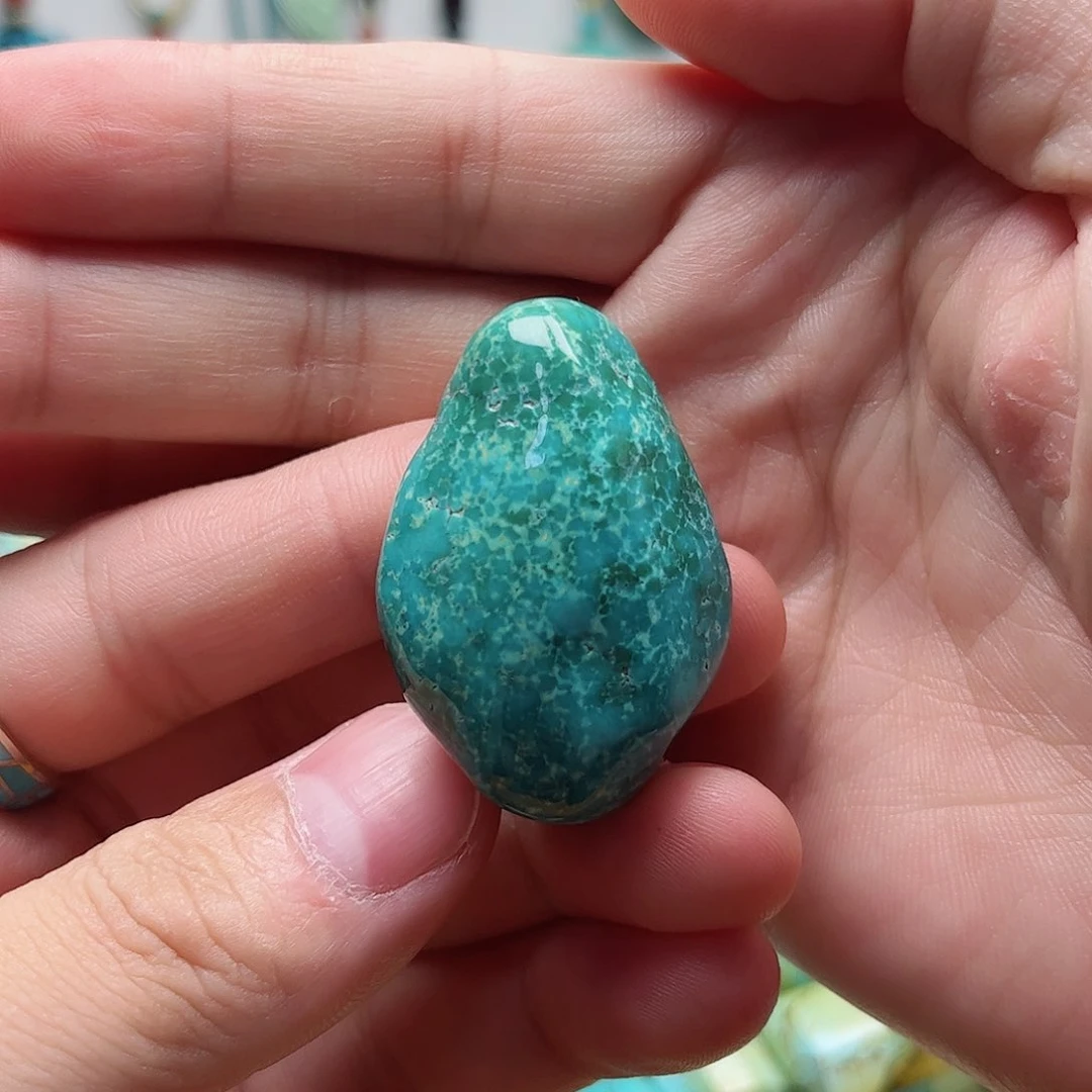 未镶嵌绿松石珠宝奇石与**关