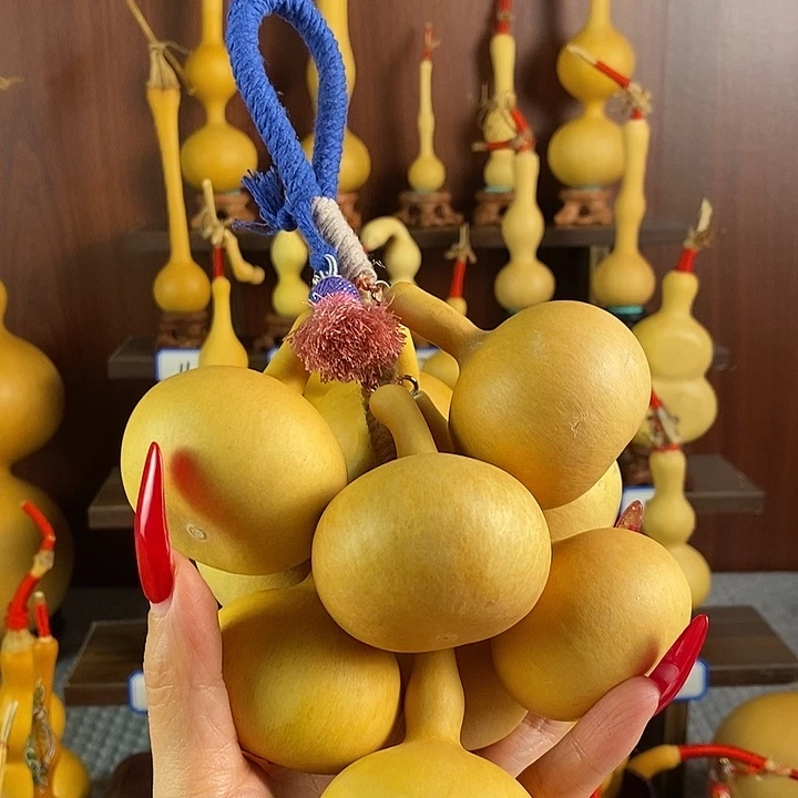 M****这个时候才有时间发自拍