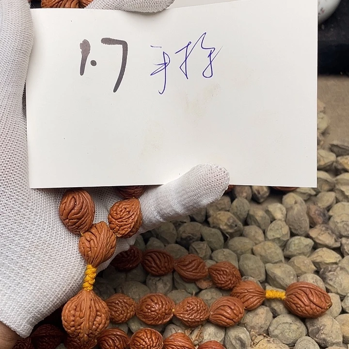 L***生吊坠桃核龙纹桃核的搭配