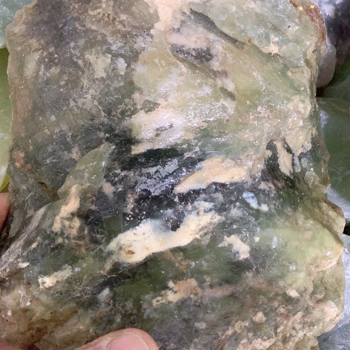 蛇纹石玉未镶嵌珠宝奇石