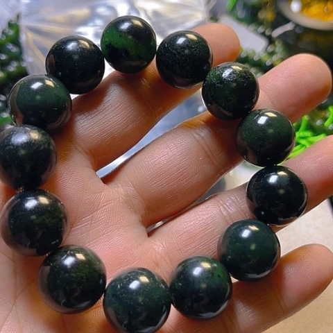 蛇纹石玉颈饰未镶嵌长*树