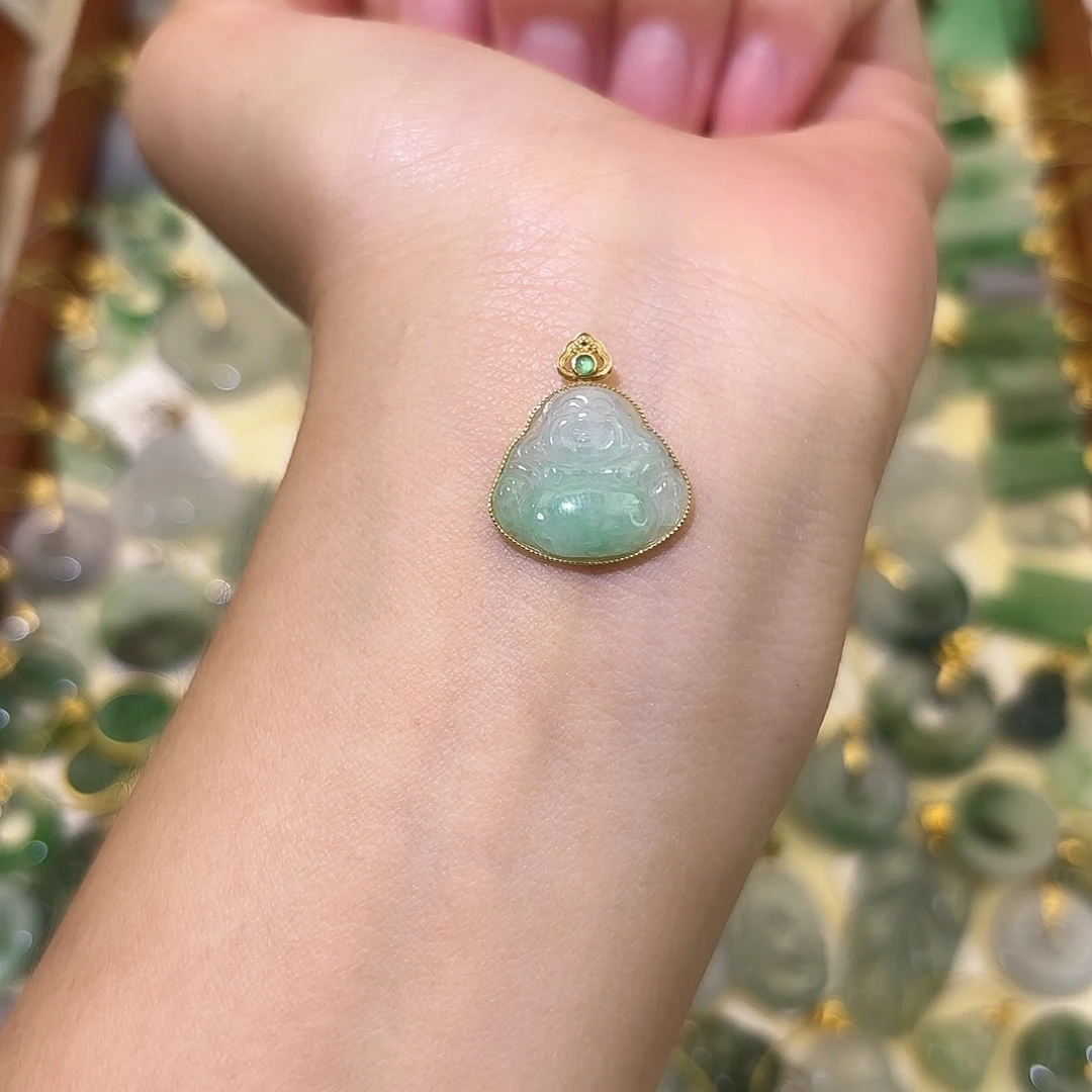 翡翠18K金镶嵌颈饰佛公