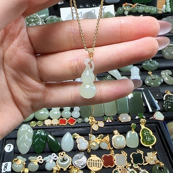 吊坠(赠链)18K金镶嵌和田玉