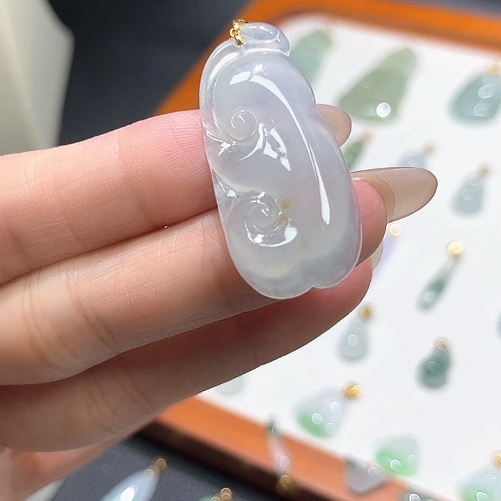 颈饰18K金镶嵌翡翠
