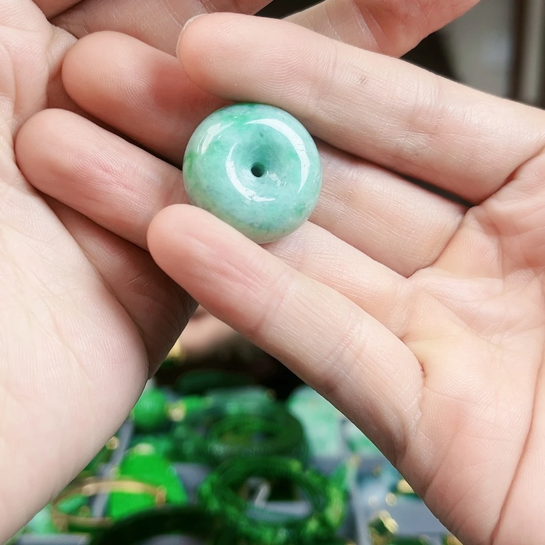 翡翠颈饰未镶嵌吊坠