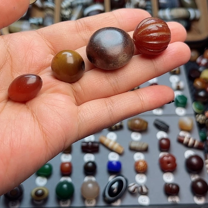 玛瑙/玉髓未镶嵌珠宝半成品?*红