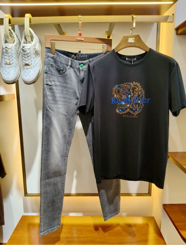 雷迪波尔夏季常规款短袖烫钻T恤男士时尚风格潮流