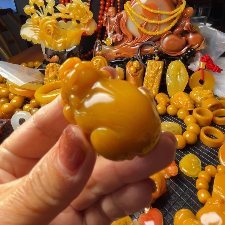 未镶嵌石英质玉（黄龙玉）颈饰