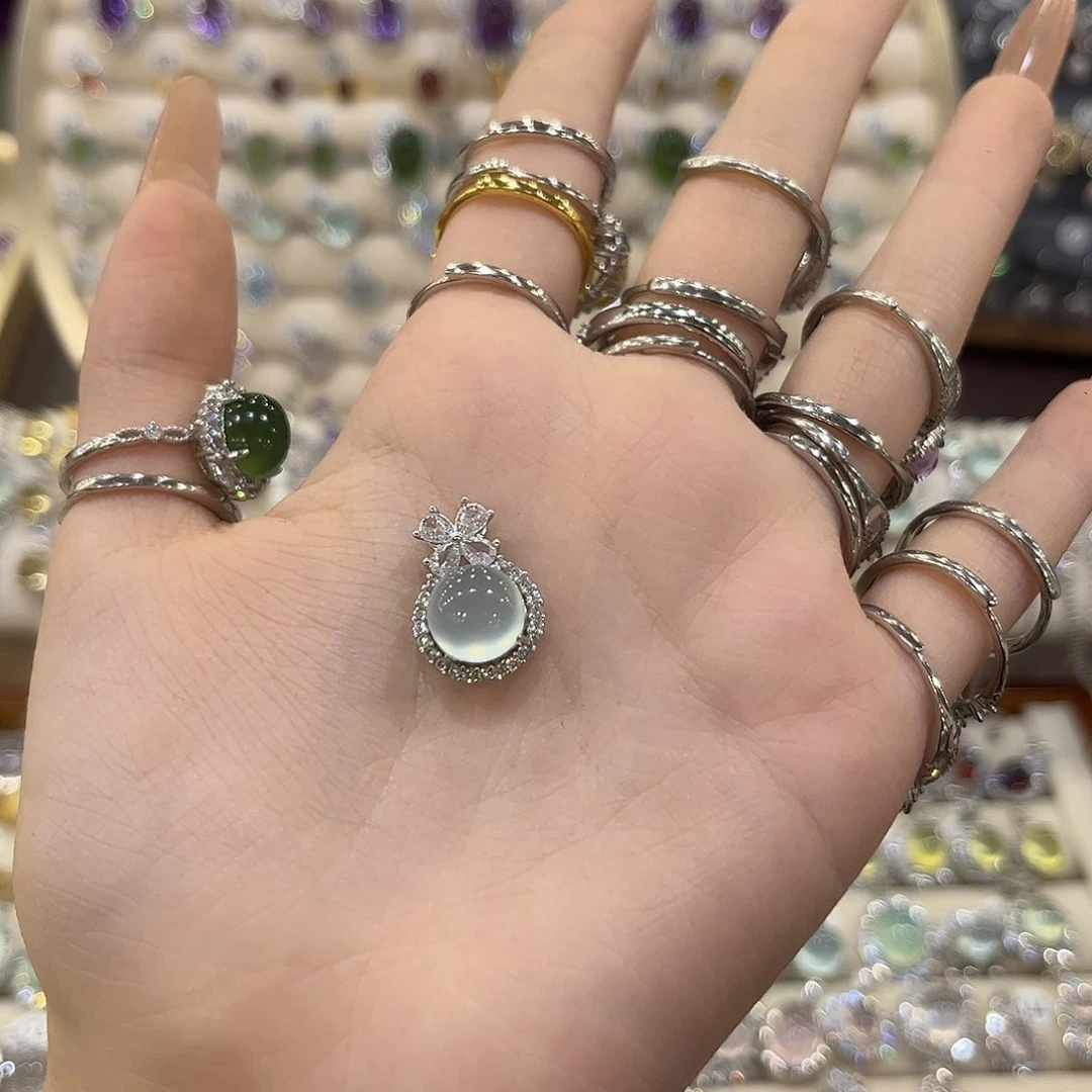 蛇纹石玉银S925镶嵌女款K****n吊坠