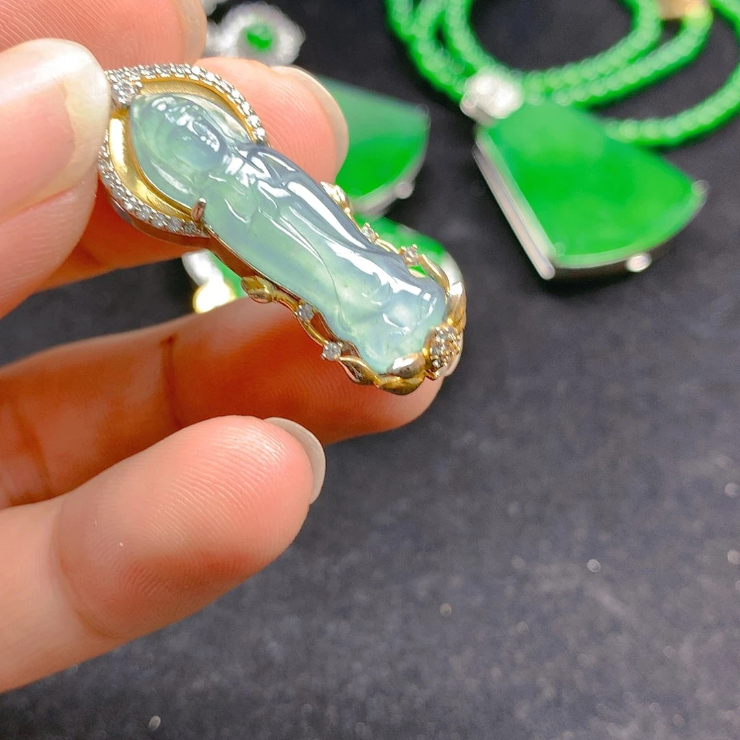 翡翠未镶嵌颈饰翡翠