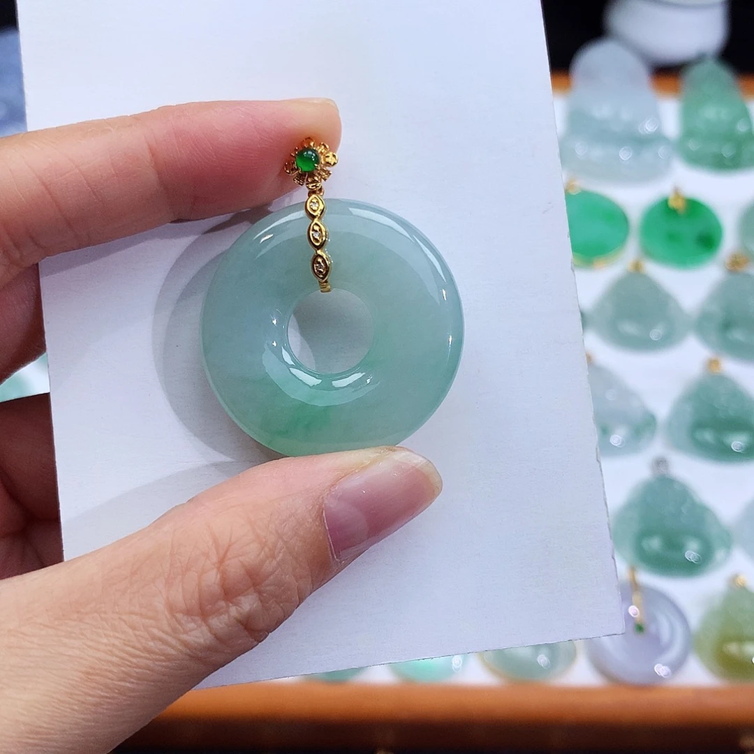 翡翠18K金镶嵌颈饰翡翠吊坠